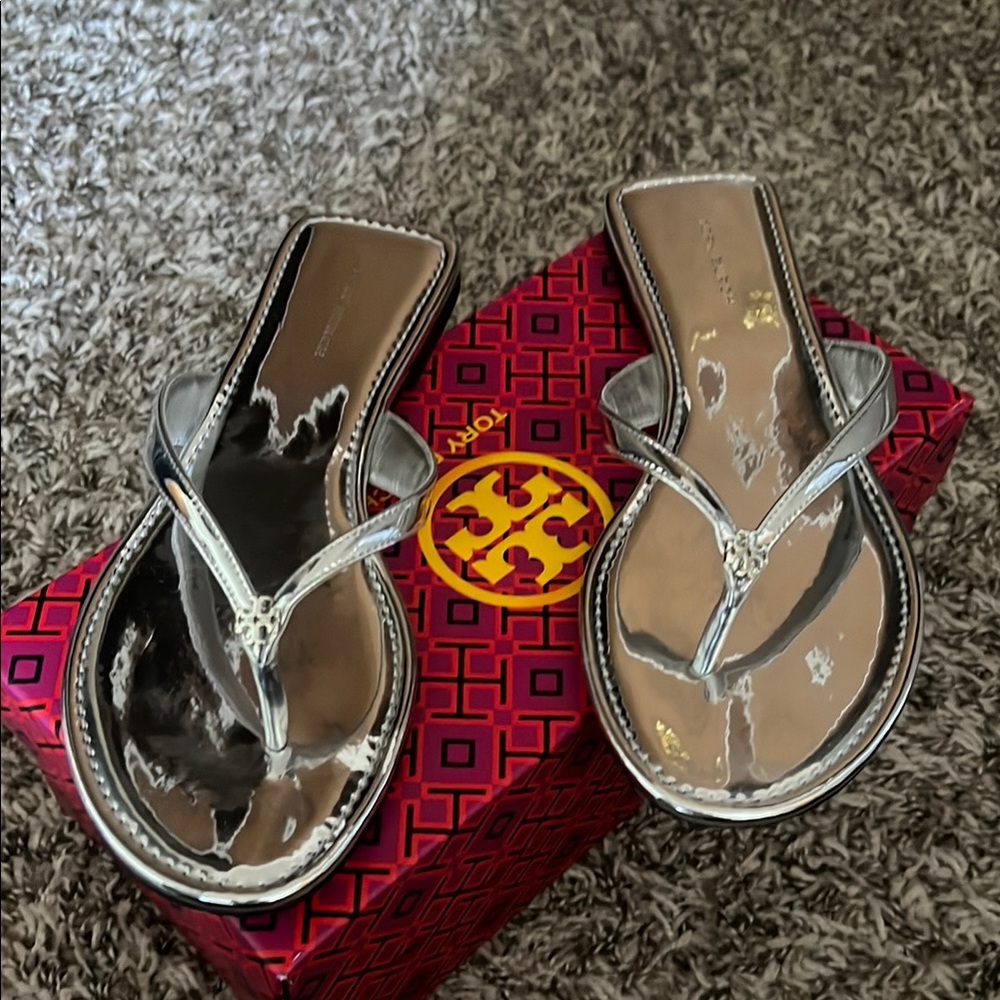 Tory Burch Silver Metallic classic flip flop
